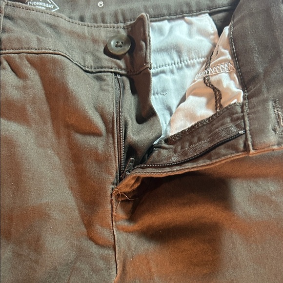 St. John's Bay Women's Brown Capris - Picture 10 of 10